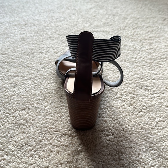 Striped summer time heel - Picture 3 of 4